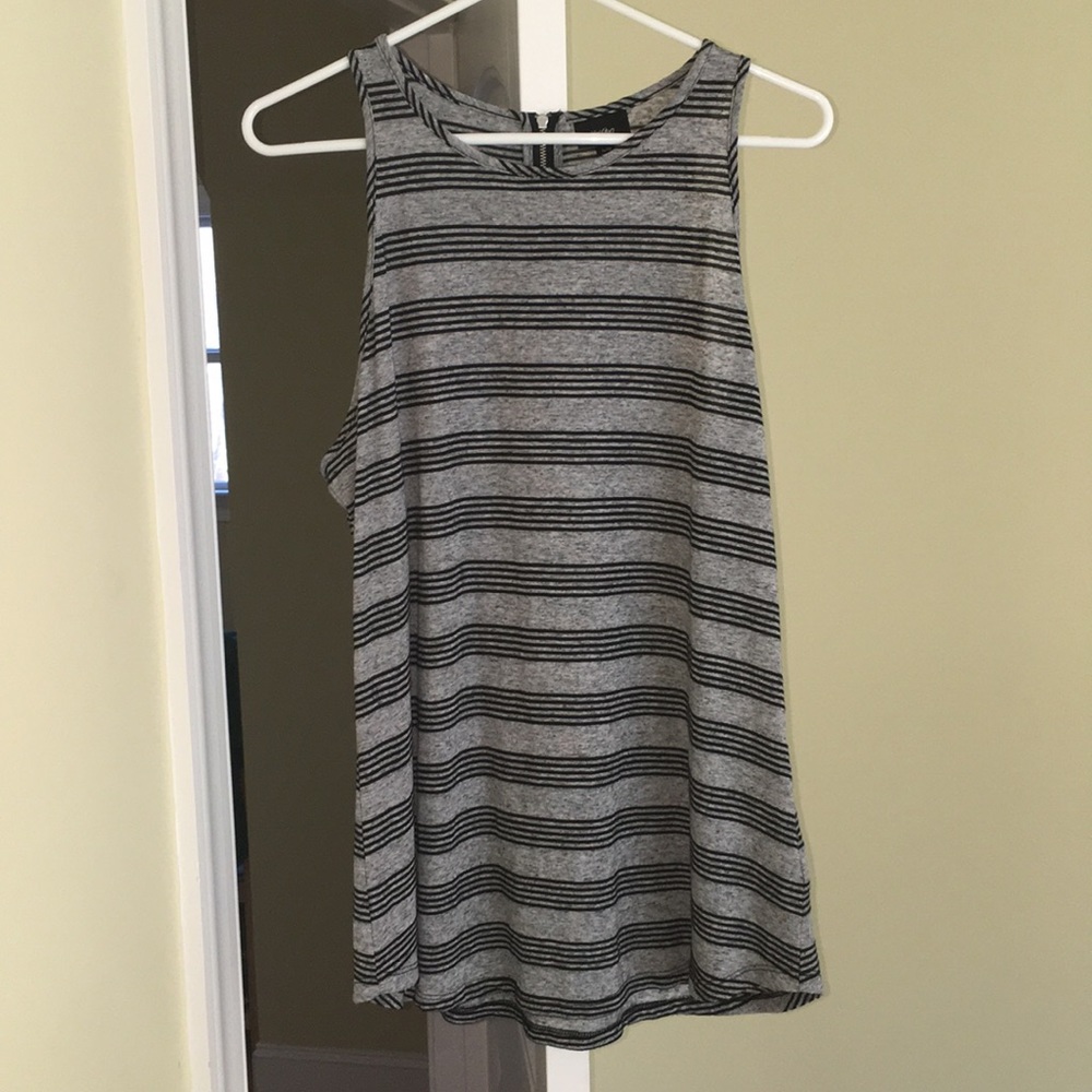 Horizontal Striped No-Sleeve Shirt